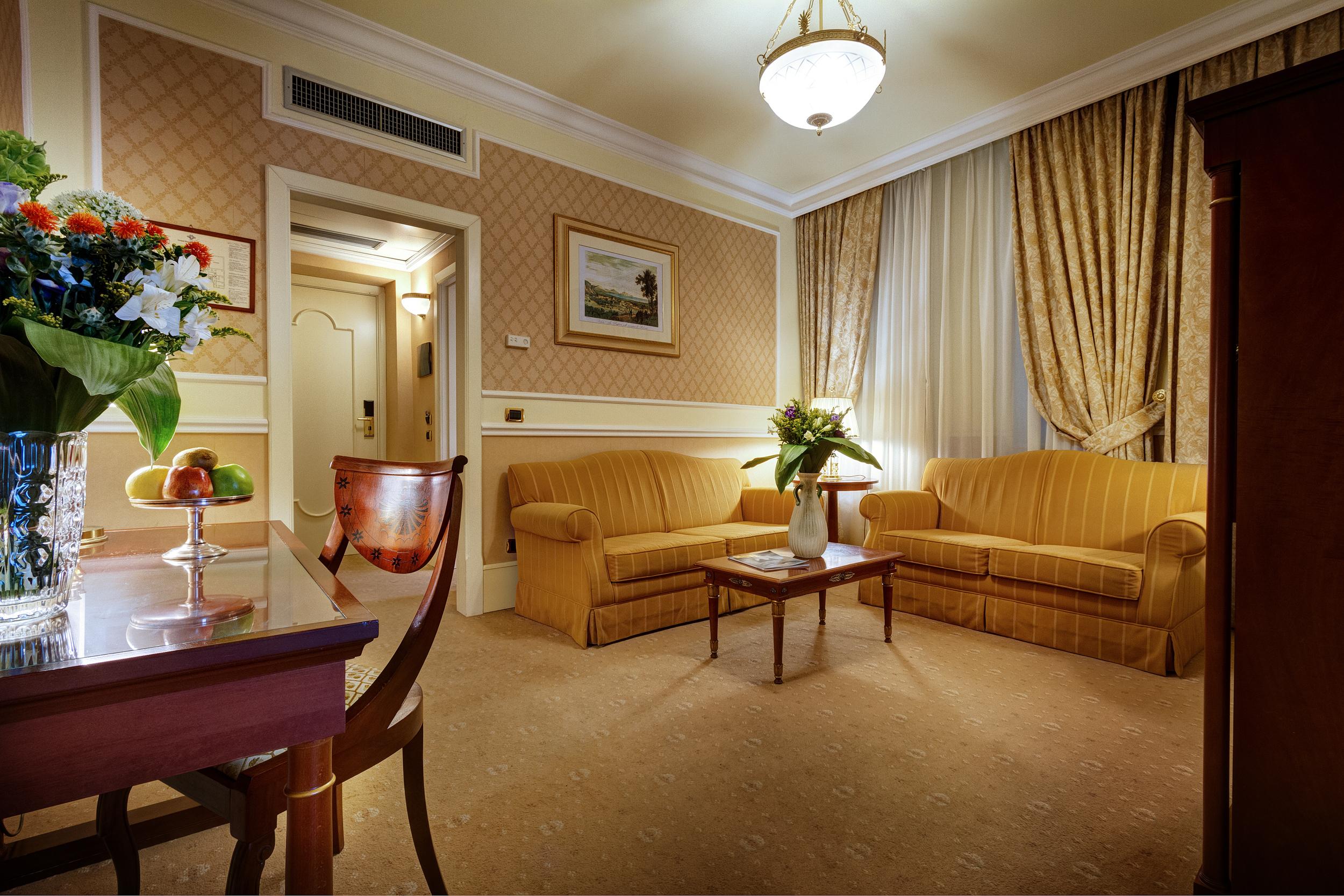 Grand Hotel Et Des Palmes Palermo Exterior photo A suite at the Grand Hotel
