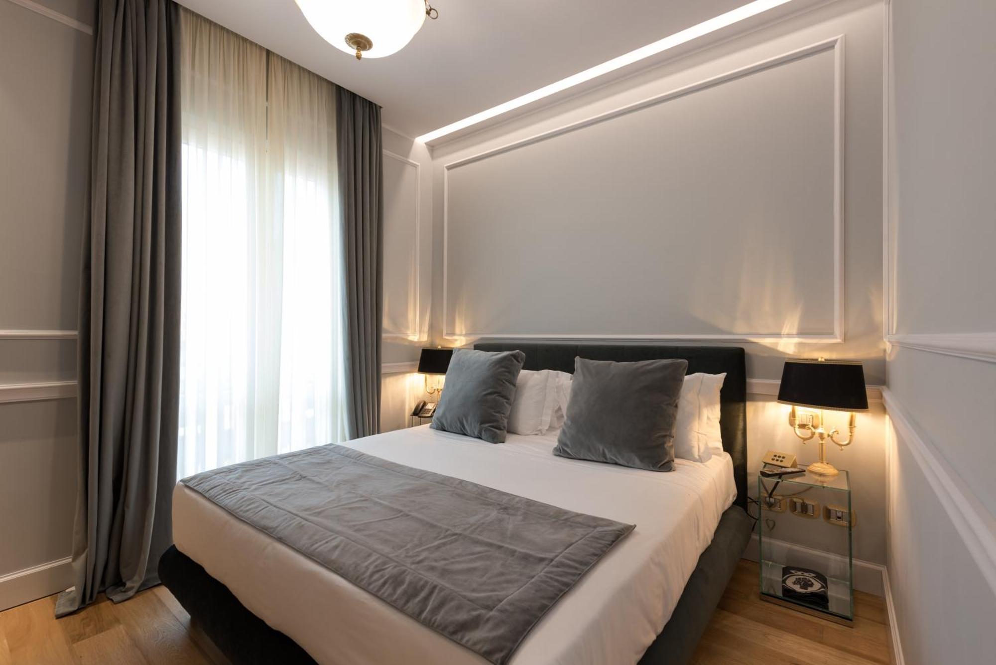 Grand Hotel Et Des Palmes Palermo Exterior photo A bedroom at the hotel